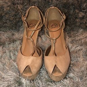 Heart in D Peep toe heels nude